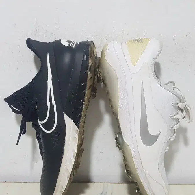 택포 240 SIZE 정품 NIKE 줌 인피니티 여성 골프화 2 켤레~