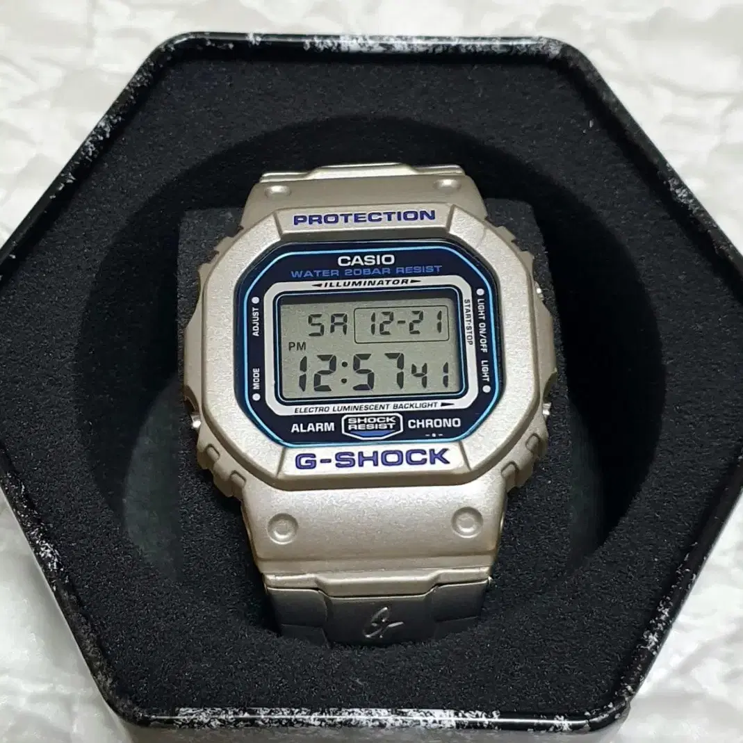 CASIO G-SHOCK DW-5000 시계 팝니다