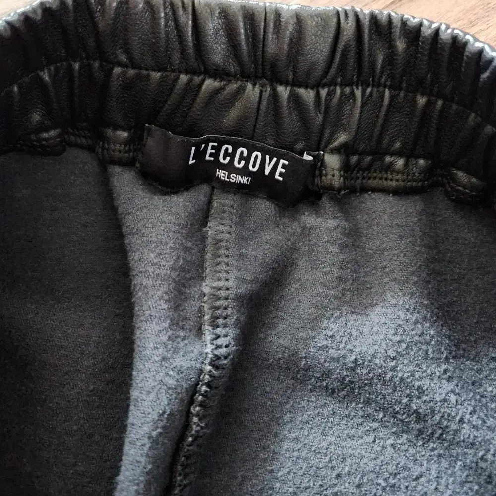 L'ECCOVE 레더 스커트