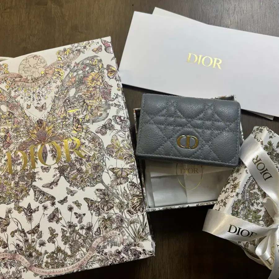 Dior caro glycine 카드지갑 클라우드블루/디올카로글리신