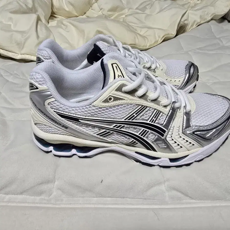 GEL-KAYANO 14 WHITE/MIDNIGHT 260