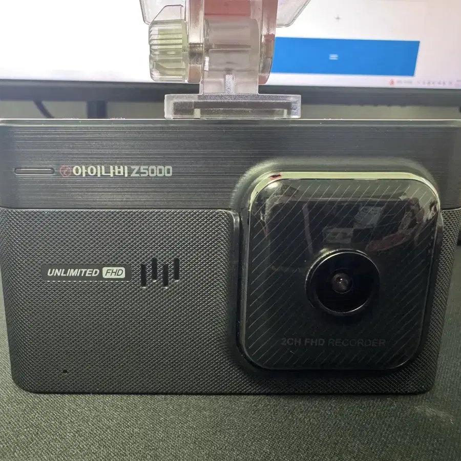 블랙박스 2채널 아이나비 Z5000+ FHD 32GB 팝니다. 3061B