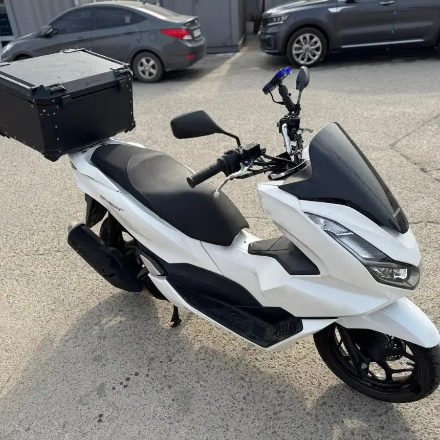 혼다 pcx125 22년 abs 화이트컬러 짧은키로수 판매합니다