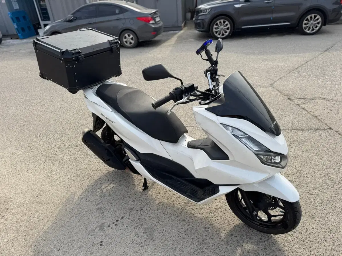 혼다 pcx125 22년 abs 화이트컬러 짧은키로수 판매합니다