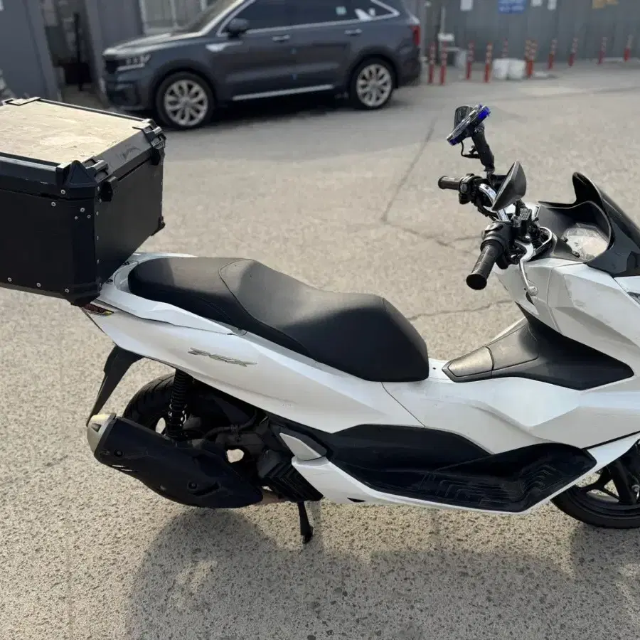 혼다 pcx125 22년 abs 화이트컬러 짧은키로수 판매합니다