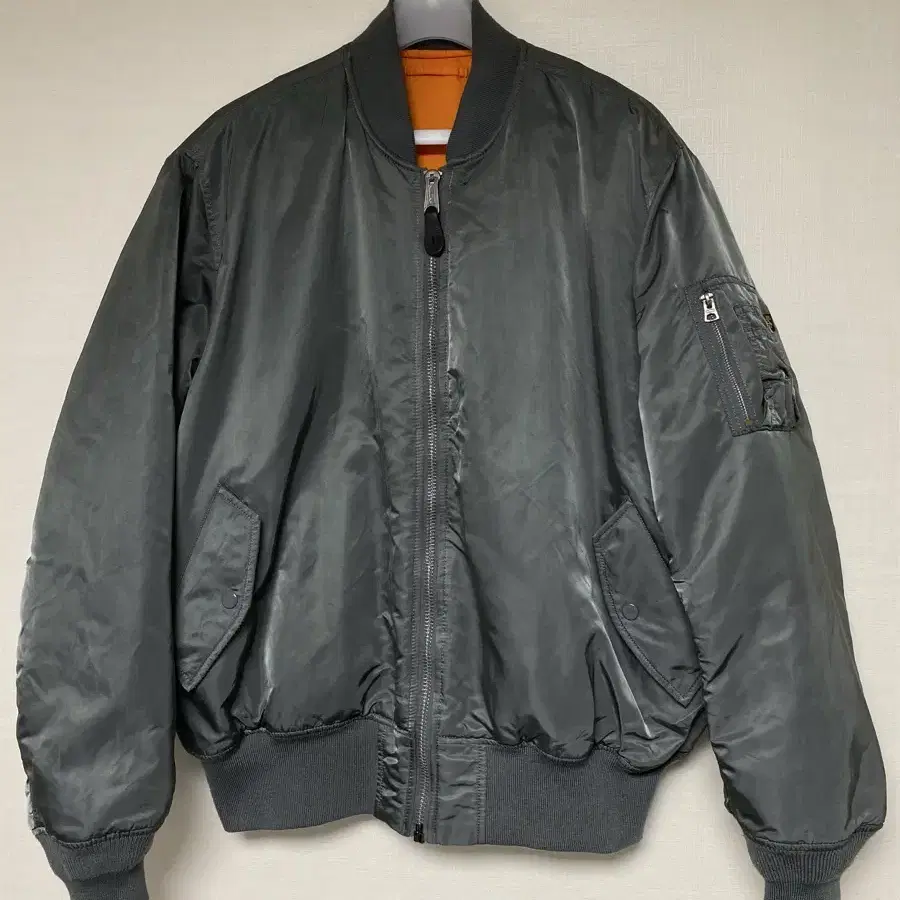 ALPHA INDUSTRIES MA-1 FLIGHT JACKET