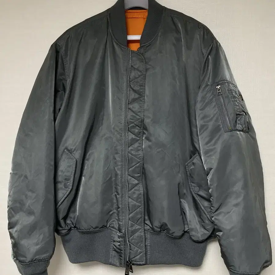 ALPHA INDUSTRIES MA-1 FLIGHT JACKET