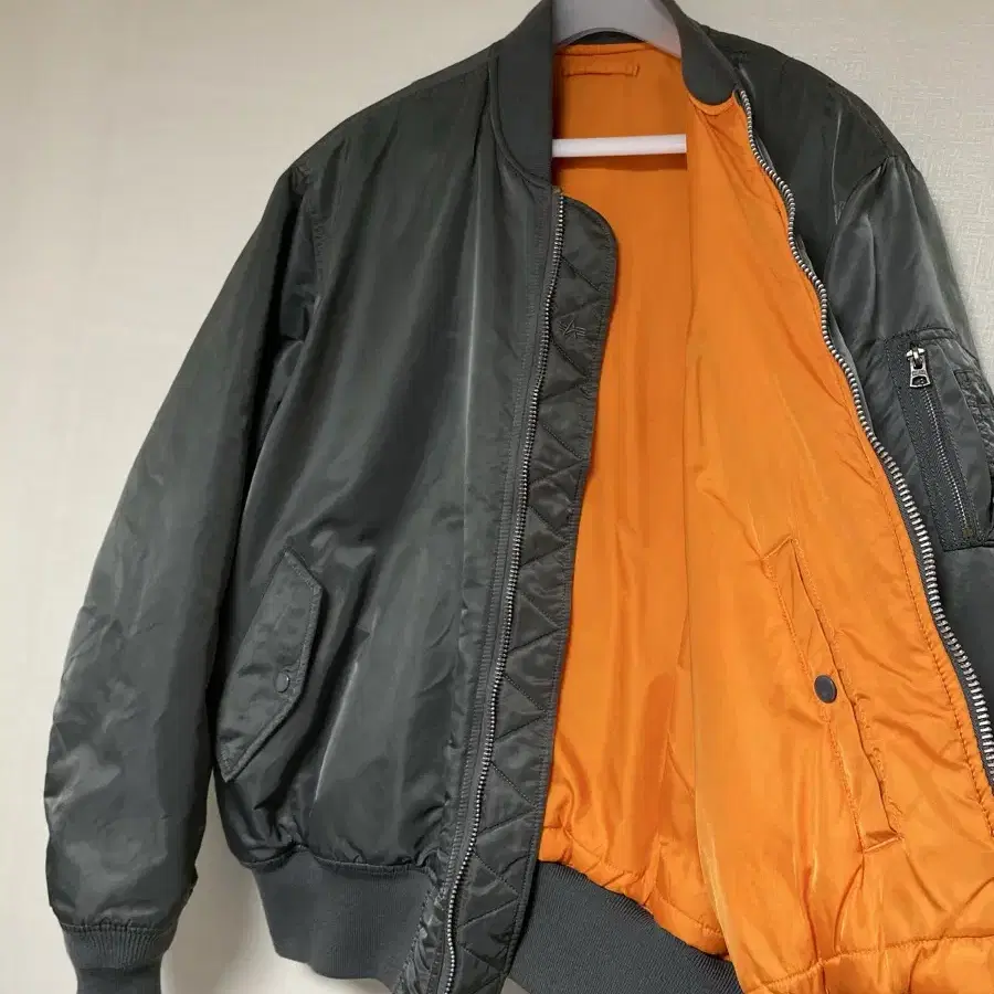 ALPHA INDUSTRIES MA-1 FLIGHT JACKET