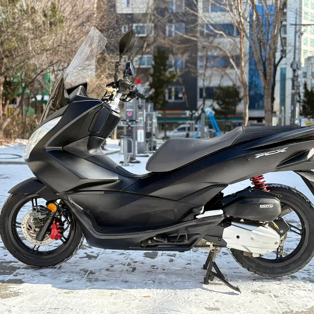 PCX125CC 18년식 짧은키로수 저렴하게 판매합니다.