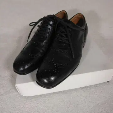 J.M.WESTON 블랙 가죽 브로그 슈즈 24.5CM