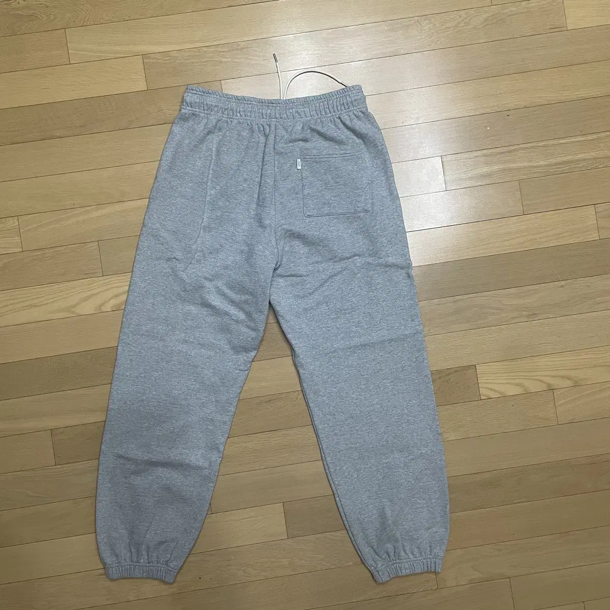 던스트 24fw leather logo sweatpants grey xl