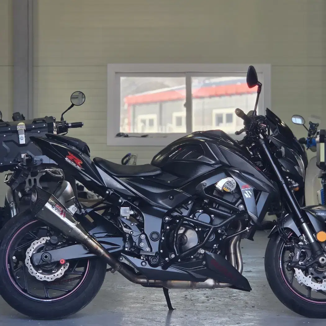 스즈키 gsxs750 4만km 요시무라 구변완료된 차량 판매합니다.