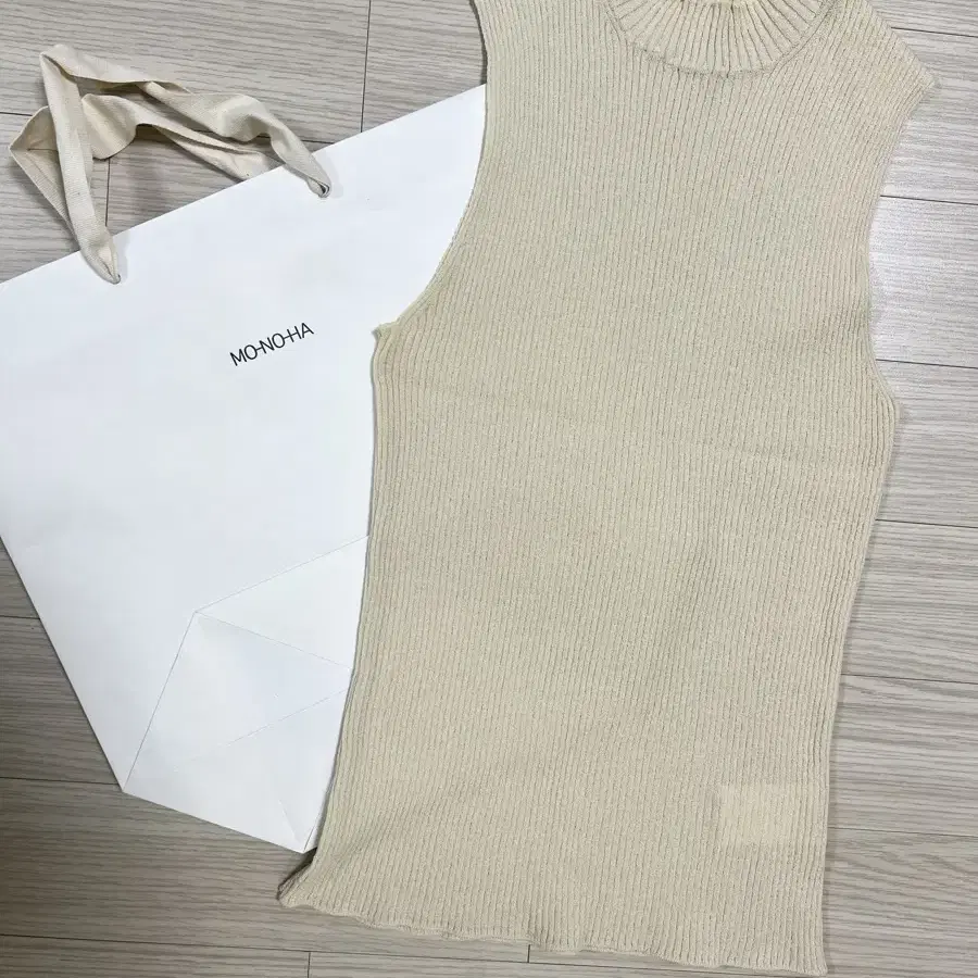 모노하 Clean sleeveless (light beige)