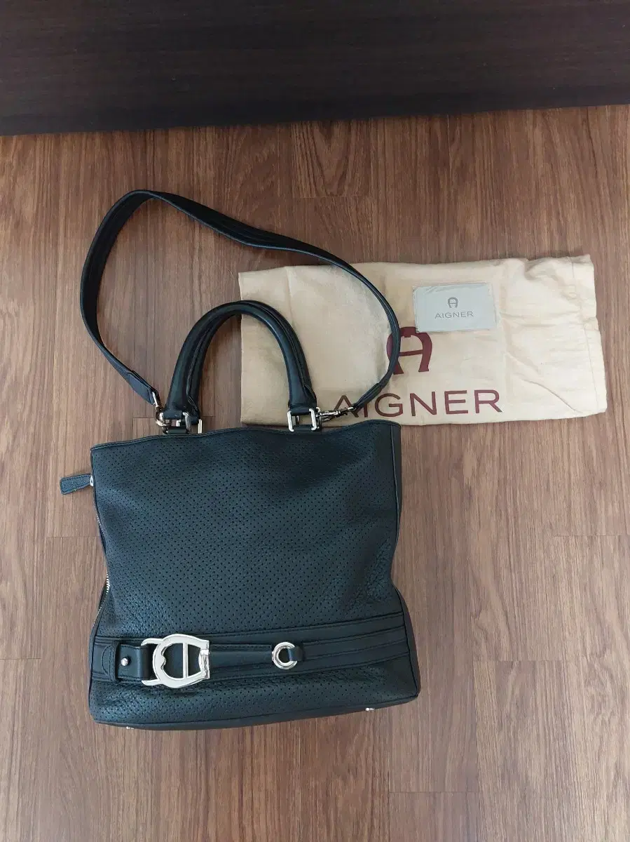 AIGNER  가죽가방    검정색