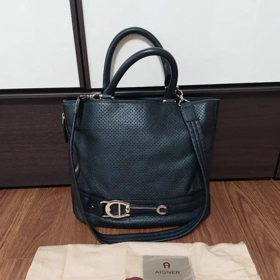 AIGNER  가죽가방    검정색