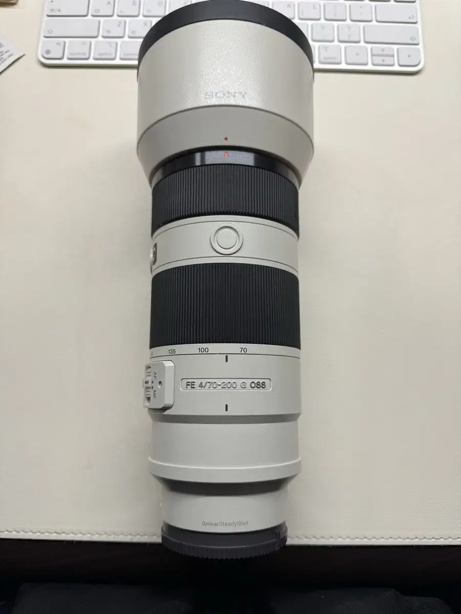 Sony FE 4/70-200mm G OSS lens