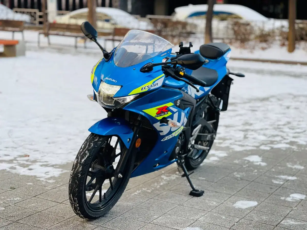 스즈키 GSX-R125 23년식 저렴하게 판매합니다.