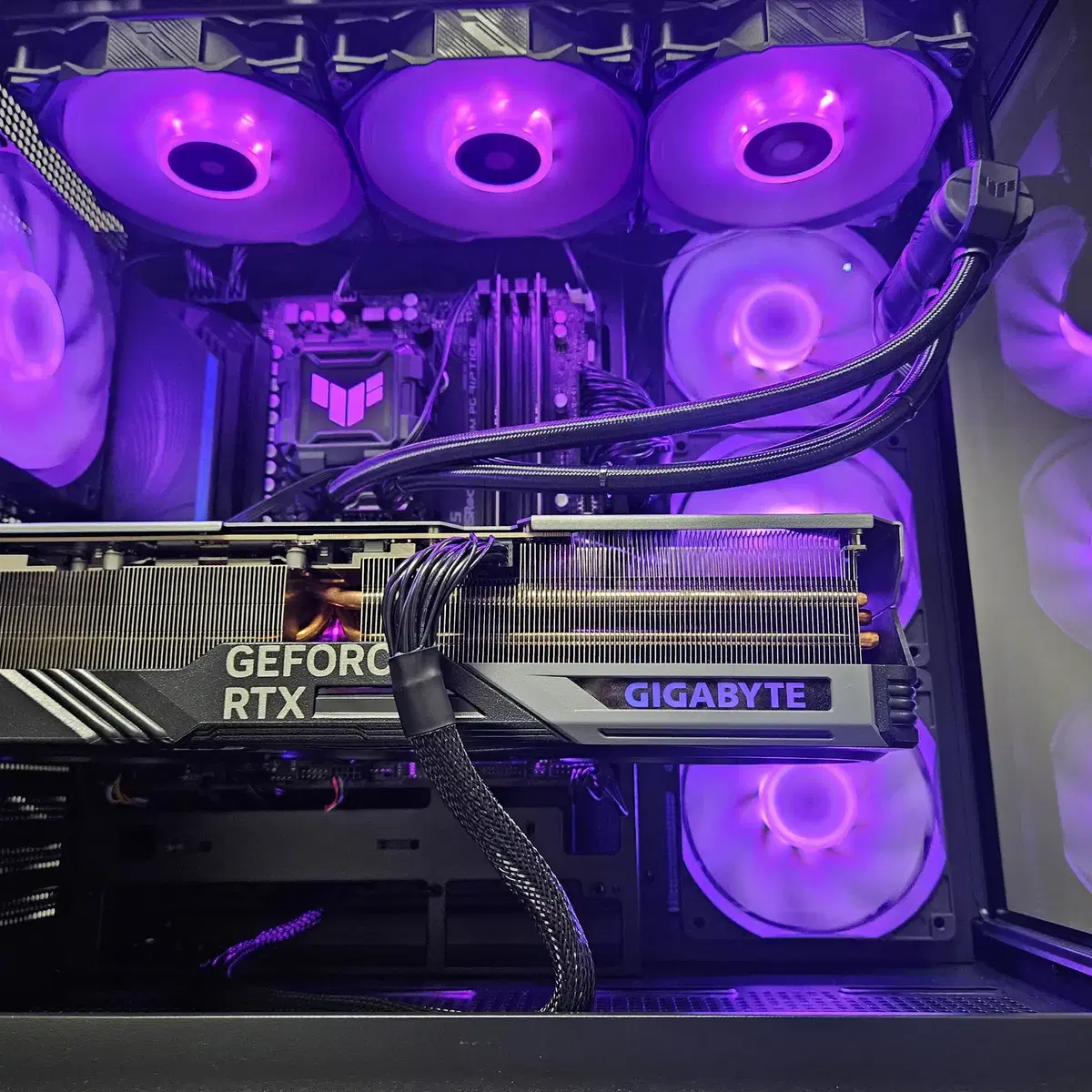 9800x3d, b850m, rtx4080 하이엔드급 본체