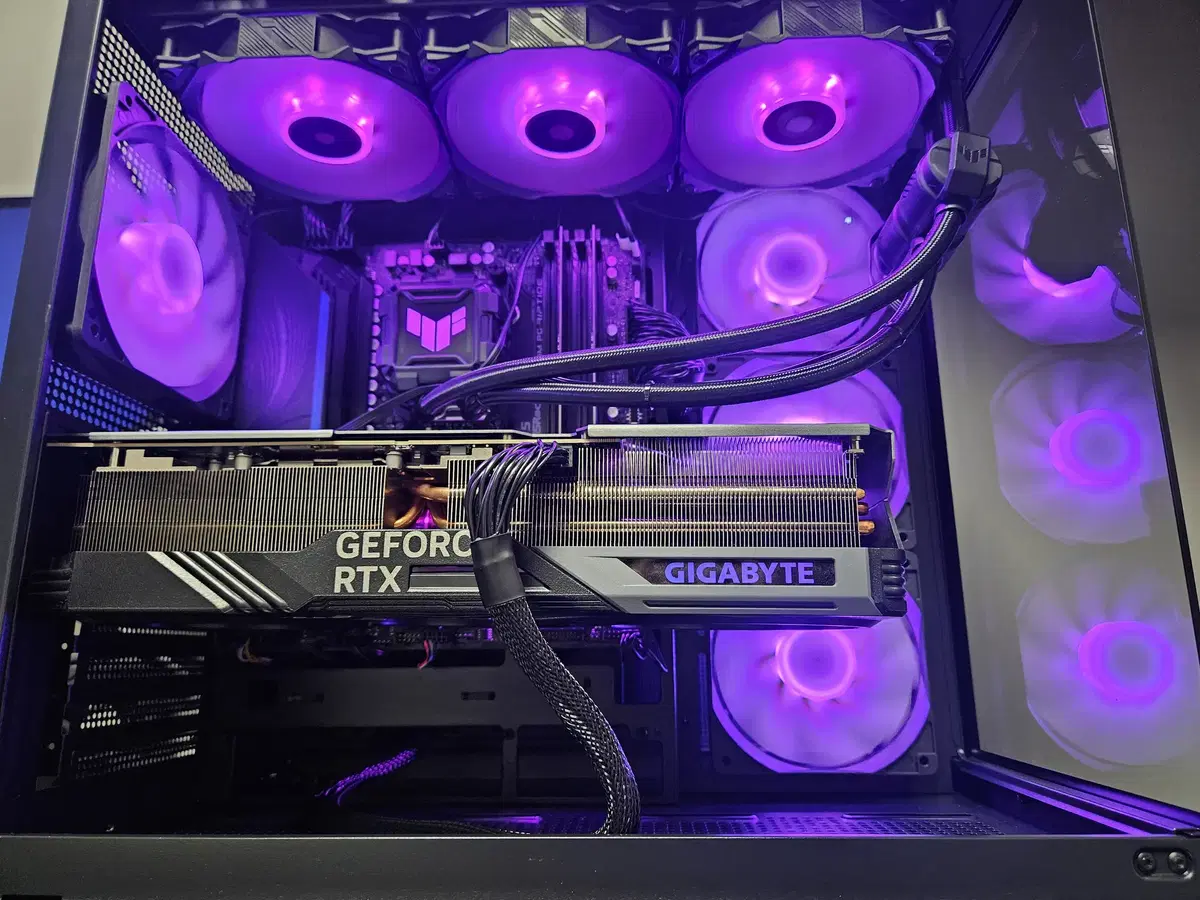 9800x3d, b850m, rtx4080 하이엔드급 본체