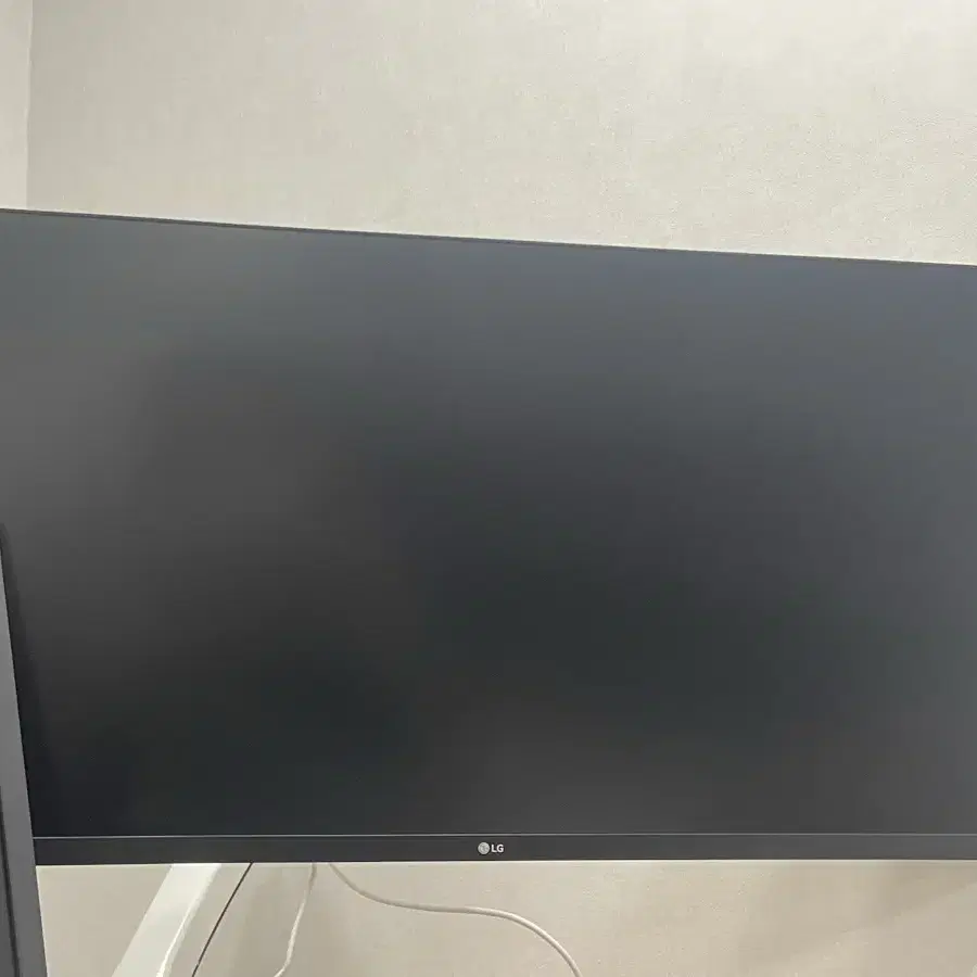 LG 4K 32인치 모니터 32up830 팔아요