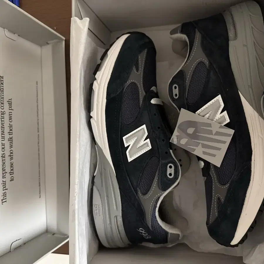 뉴발란스 993 Navy 275사이즈 MR993NV 새 상품 (공정불량)