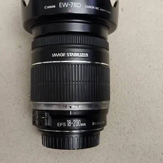 캐논 EF-S 18-200mm IS 판매 합니다.