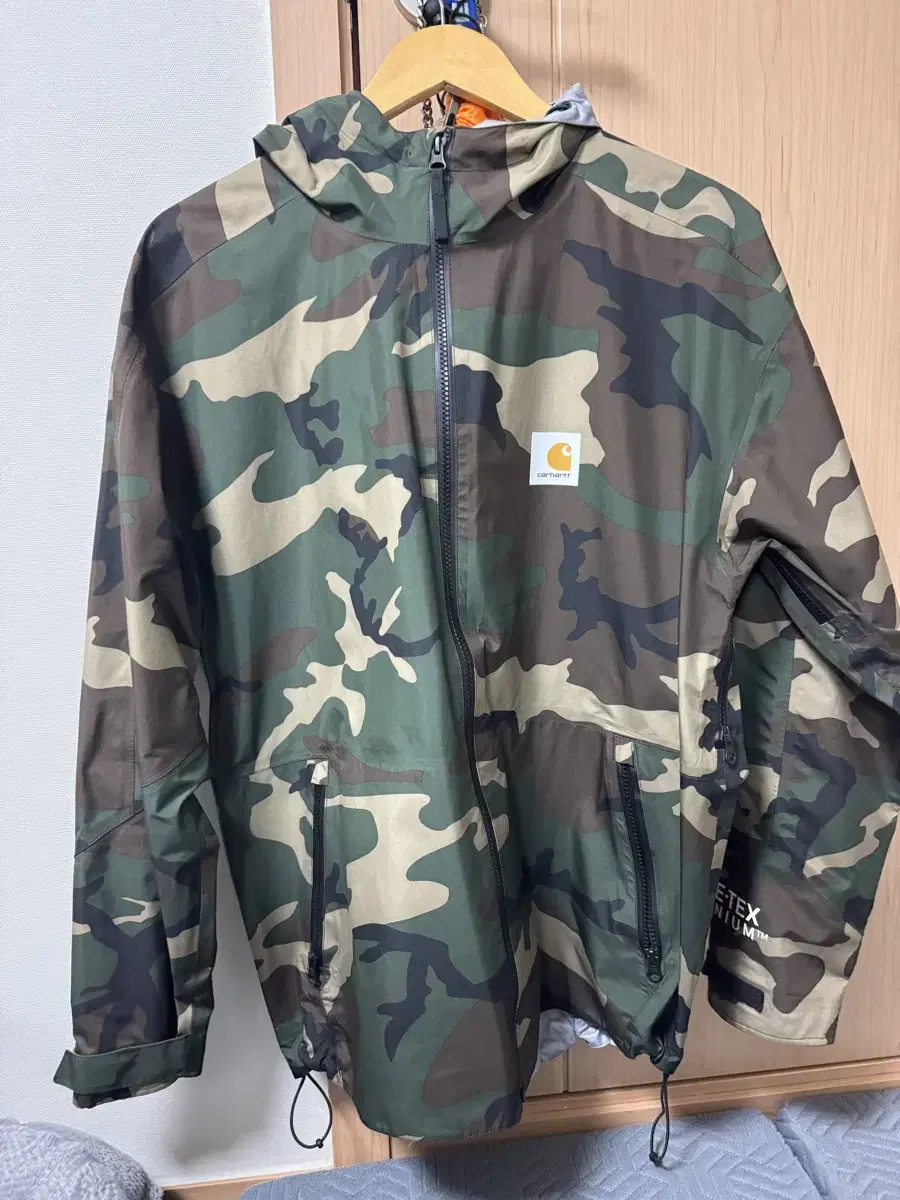 (M)KALHART WIP Camo Windbreaker