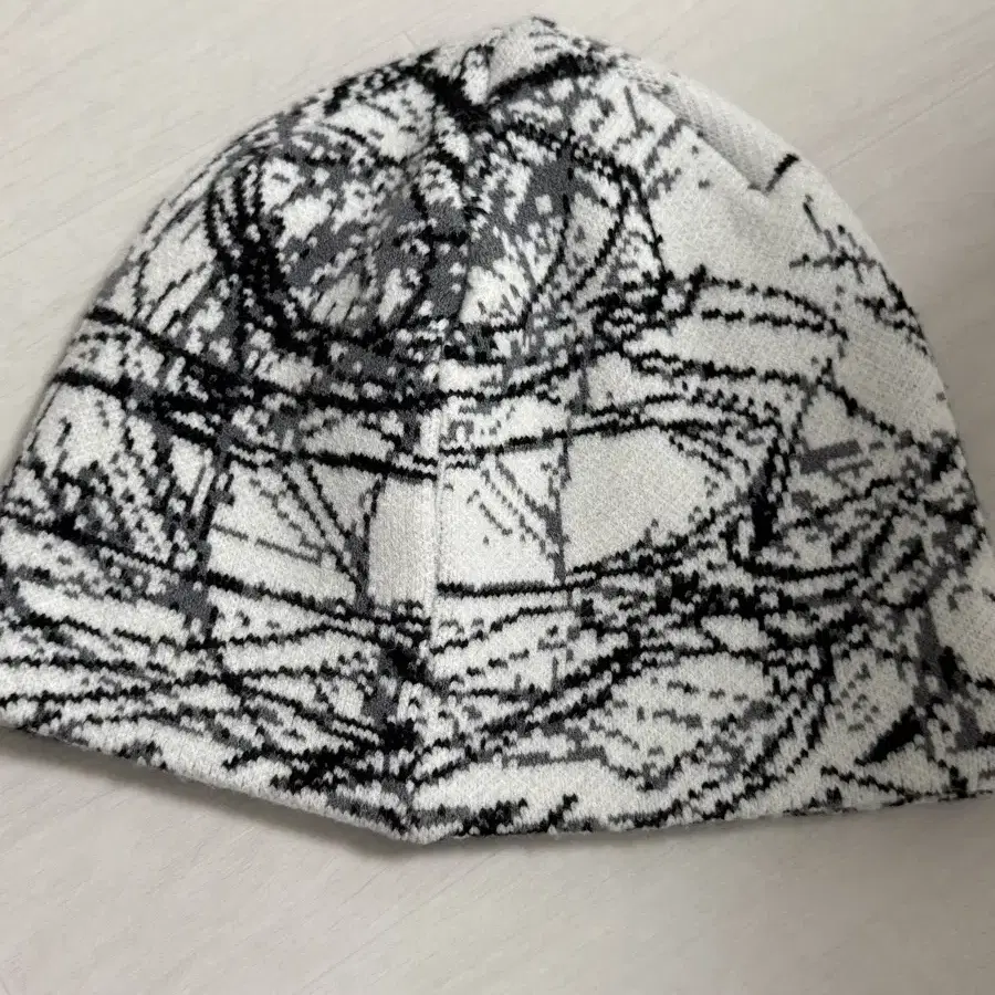 Chaos Knit Beanie Off White