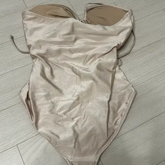 오프닝 ariana one piece - beige M사이즈