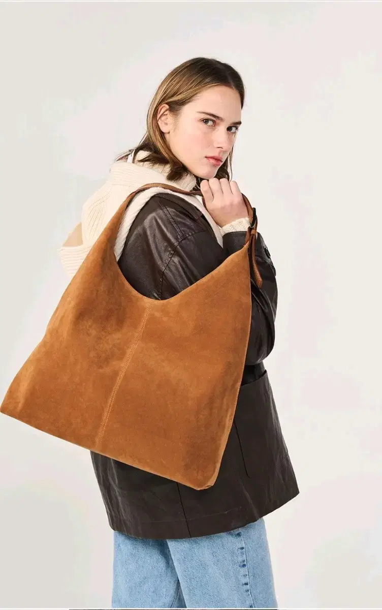 쥬바인 Generous shopper bag suede camel