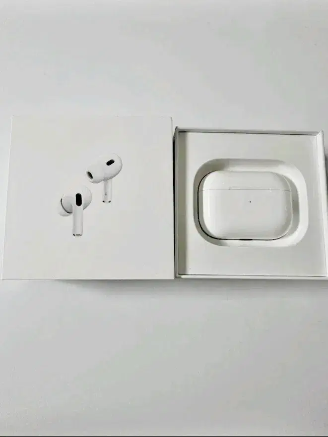 Airpods pro2 8핀 풀박스(충전선X)  상태sss급 선착 판매