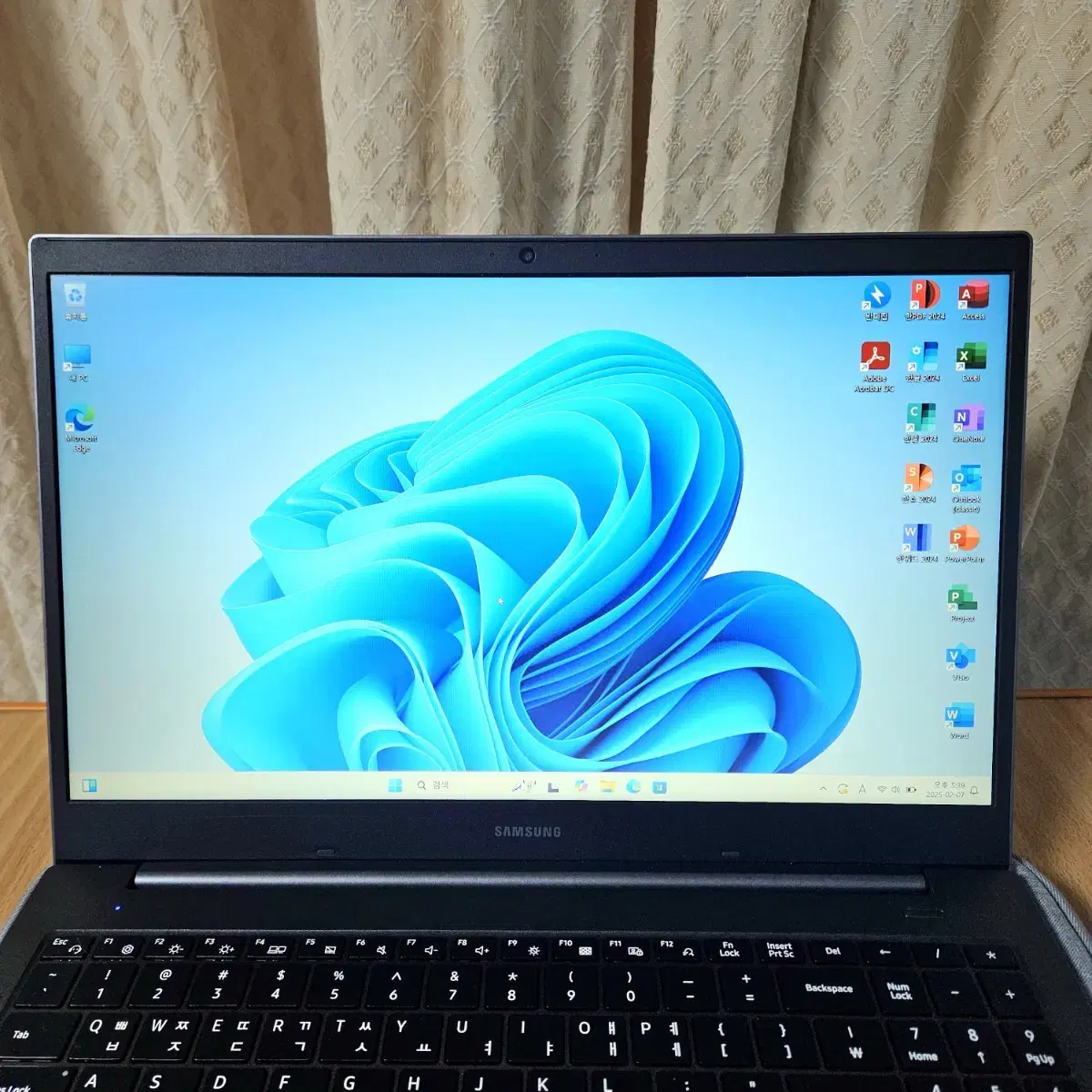 삼성 노트북 플러스 2(nt550xda-kc58g, i5) 팝니다