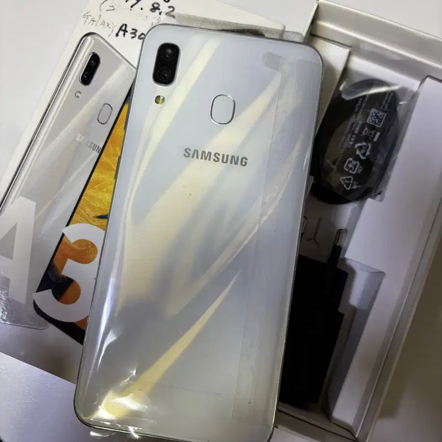 SAMSUNG Galaxy A30 풀박스 (충전기0)