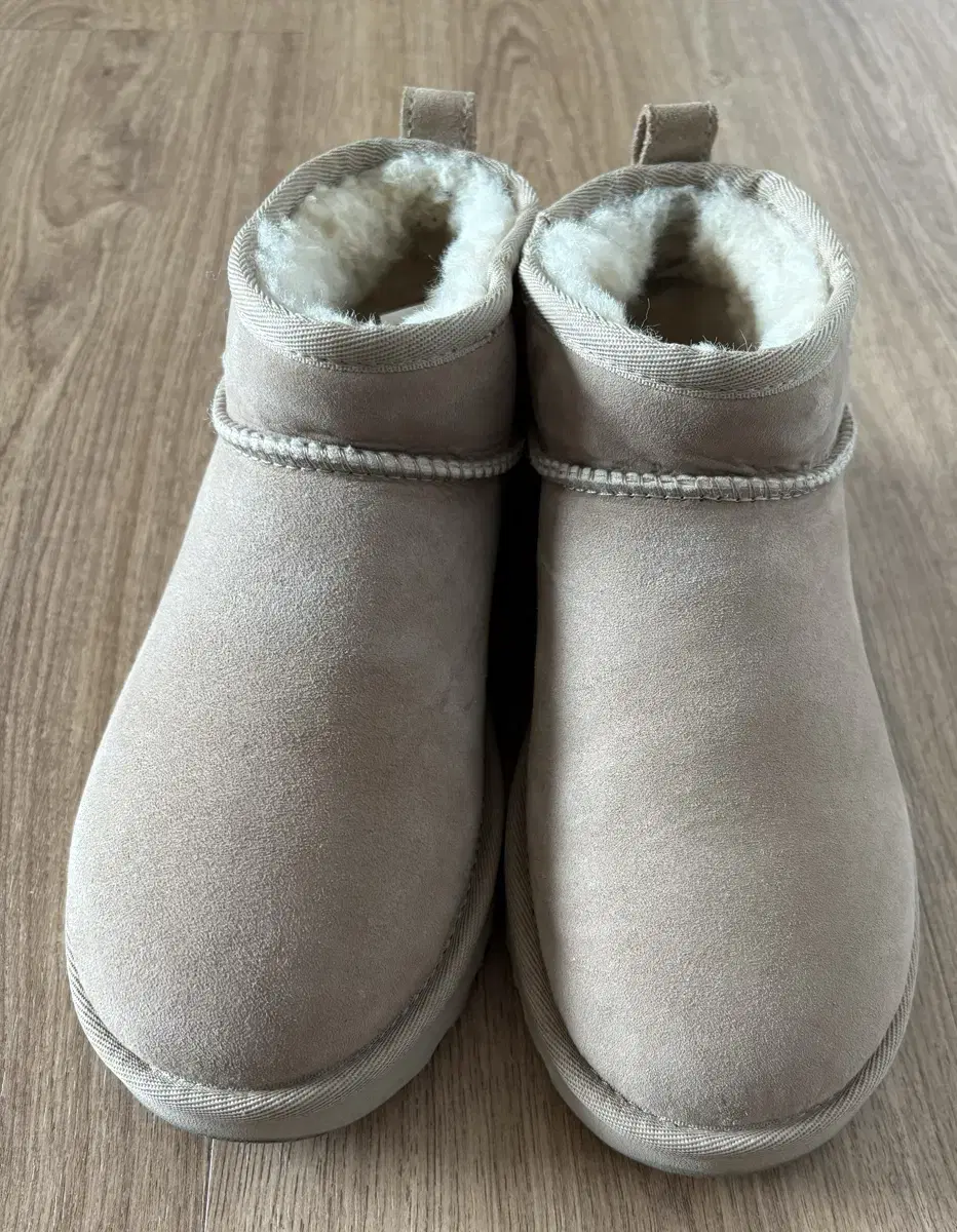 어그 ugg 클래식 울트라 미니 샌드 230