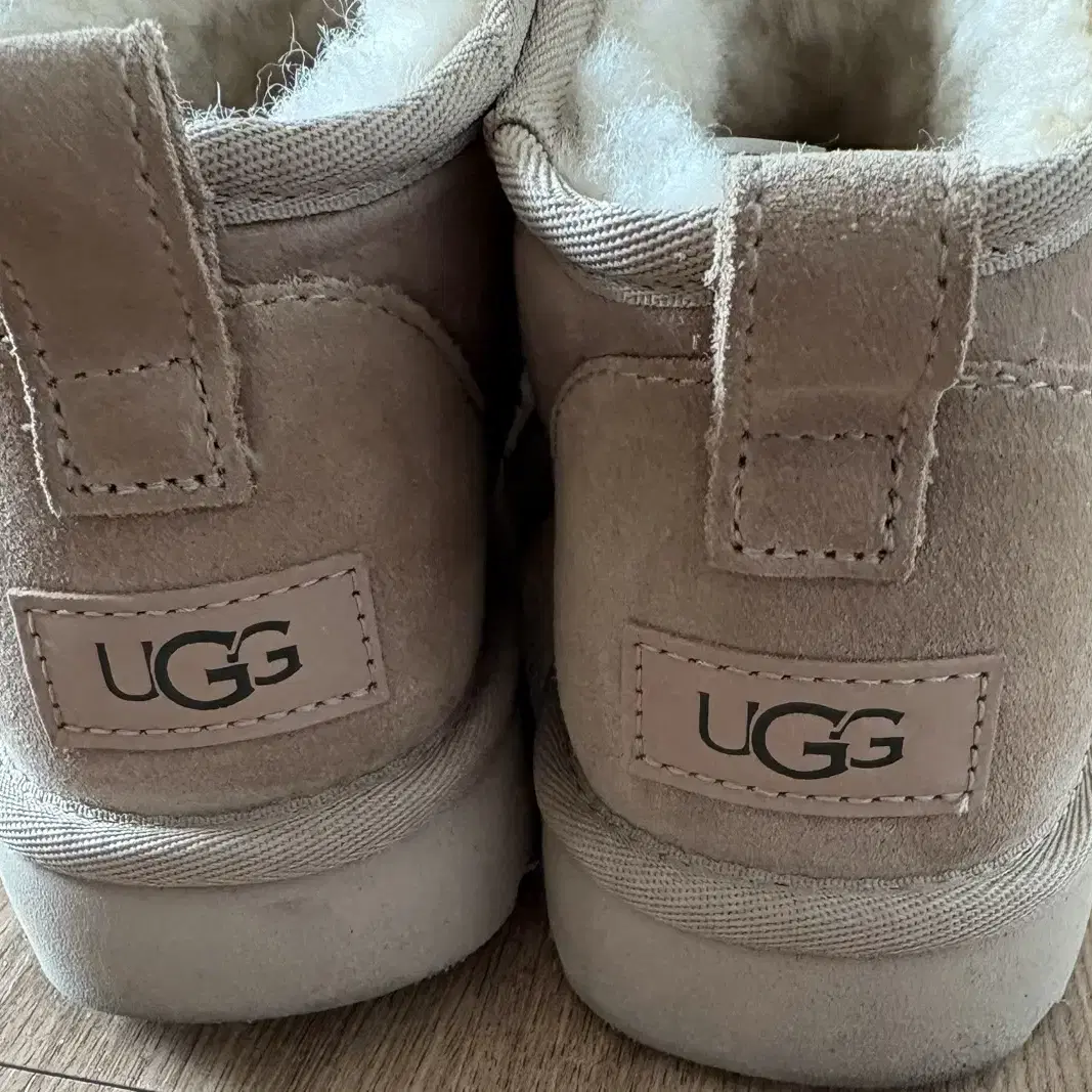 어그 ugg 클래식 울트라 미니 샌드 230