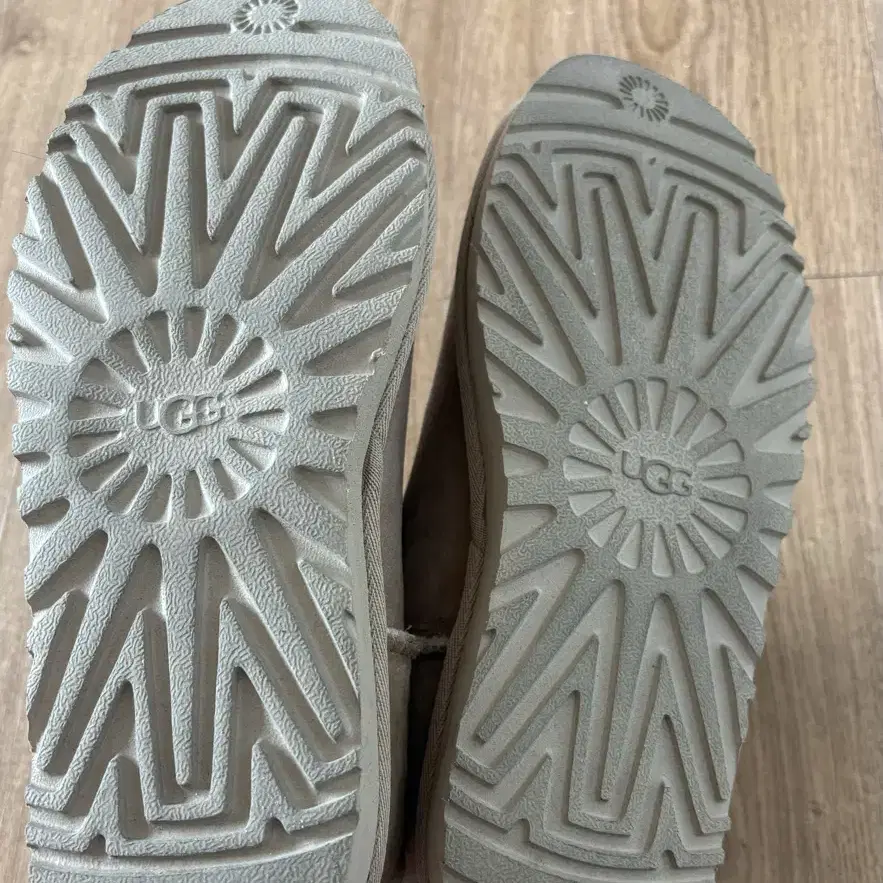 어그 ugg 클래식 울트라 미니 샌드 230