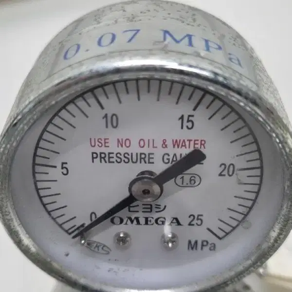 OMEGA Pressure Gauge 압력조정기