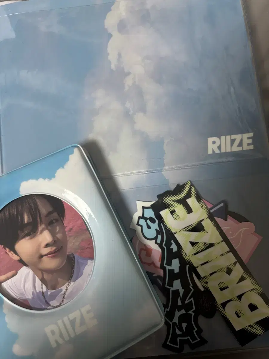 [RIZE] Mini Album 1st RIZE album and collectbook / Paper Cup bulk WTS