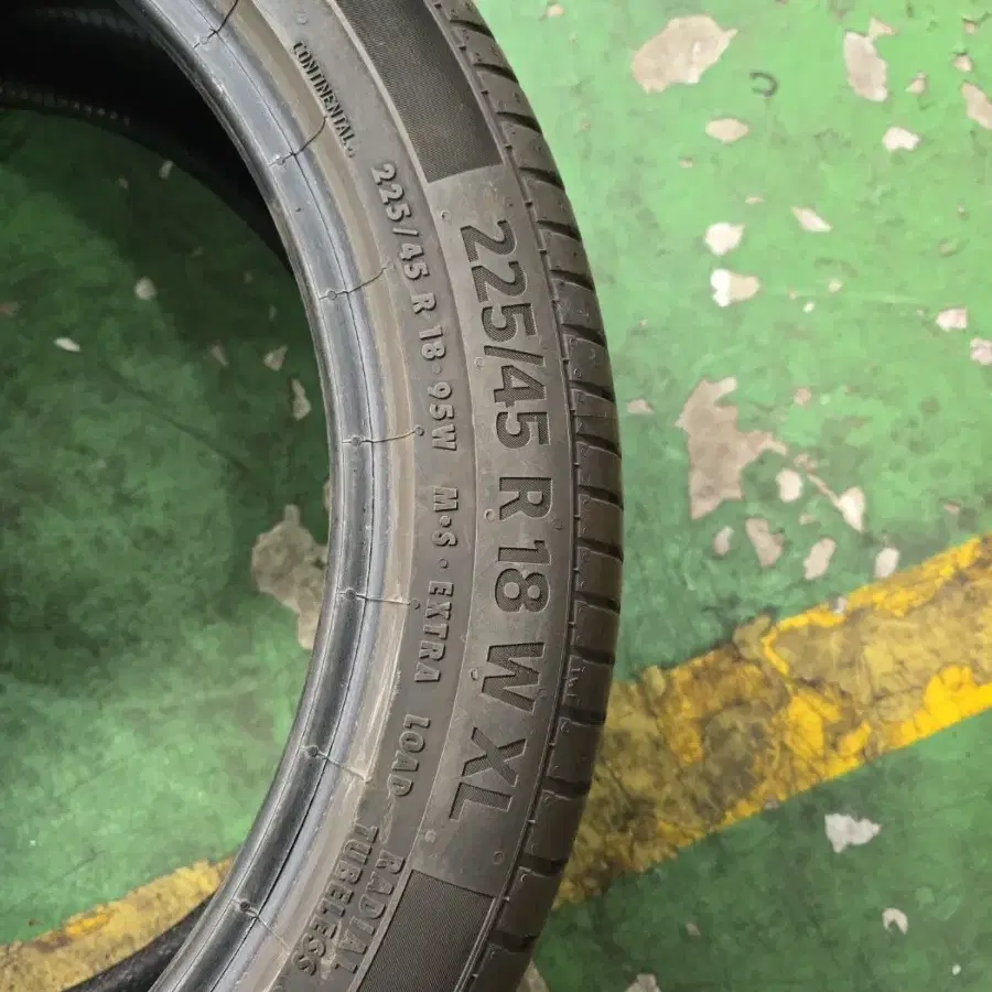 콘티넨탈타이어 울트라 콘택트 UC6 225/45R18