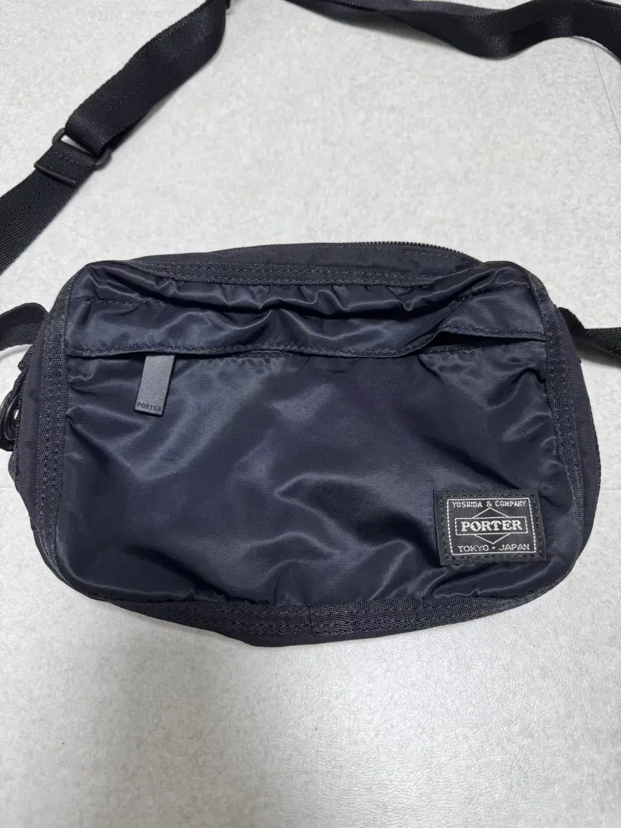 포터 frame shoulder bag black 프레임 숄더백