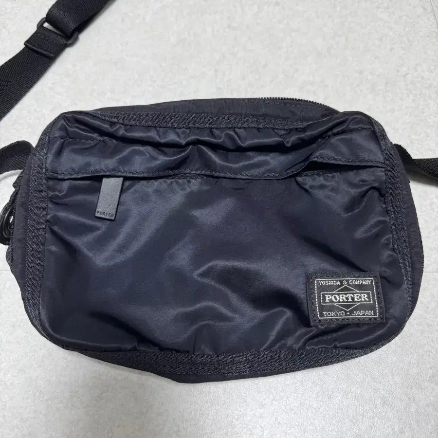 포터 frame shoulder bag black 프레임 숄더백