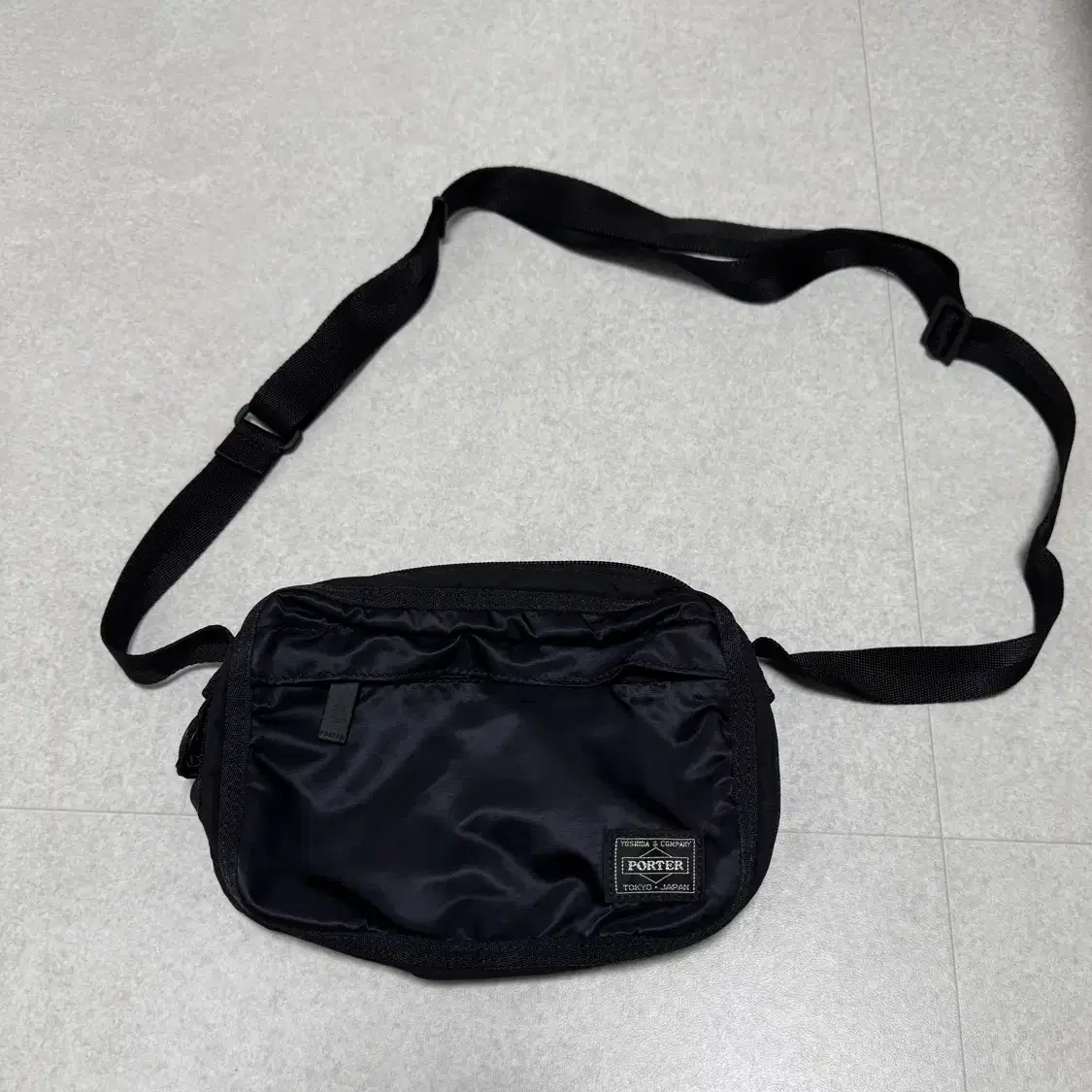 포터 frame shoulder bag black 프레임 숄더백