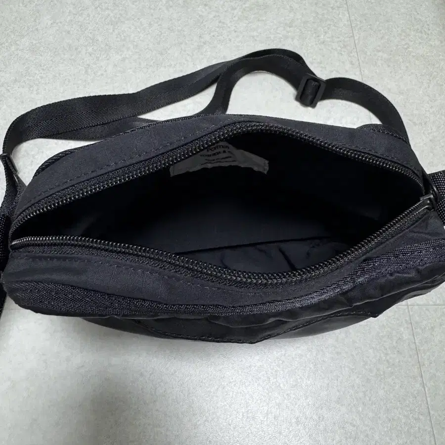 포터 frame shoulder bag black 프레임 숄더백