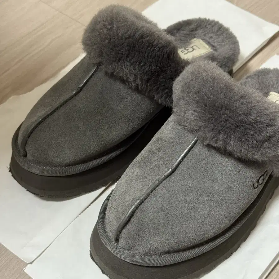 UGG 어그 디스케트 슬리퍼 250 us8