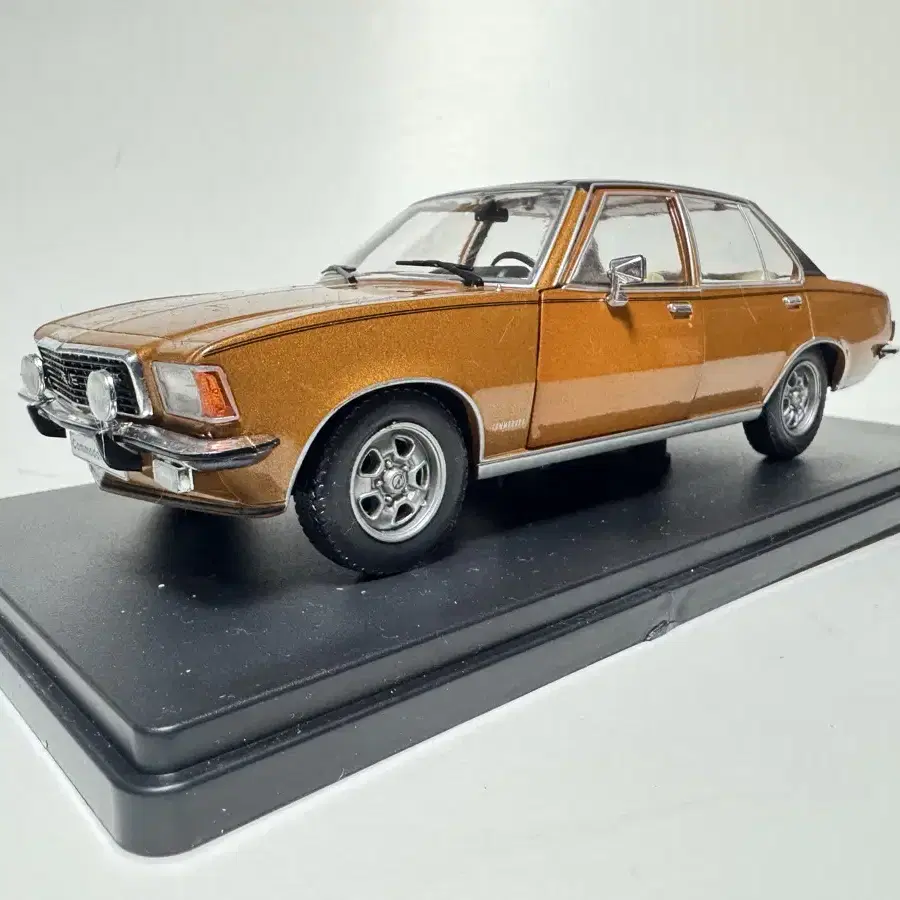 1/24 OPEL Commodore B GS/E 1972년형