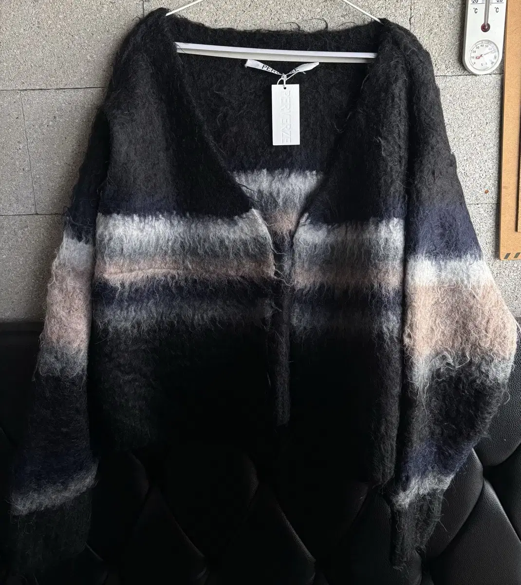 PERVERZE DOUBLE STRIPE KNIT CARDIGAN 팝니다