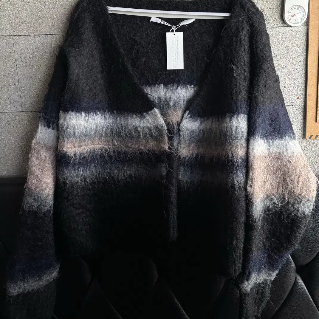 PERVERZE DOUBLE STRIPE KNIT CARDIGAN 팝니다