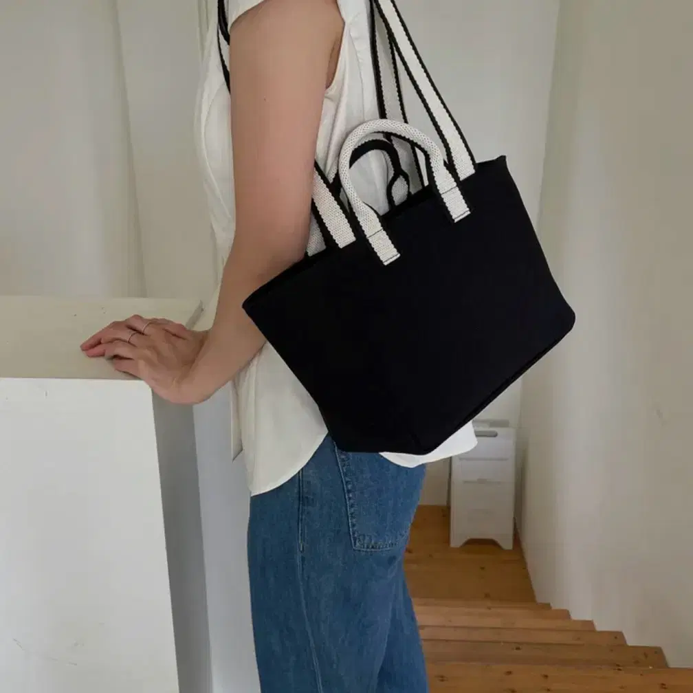 언폴드 Mini Two-tone Strap Bag (black)