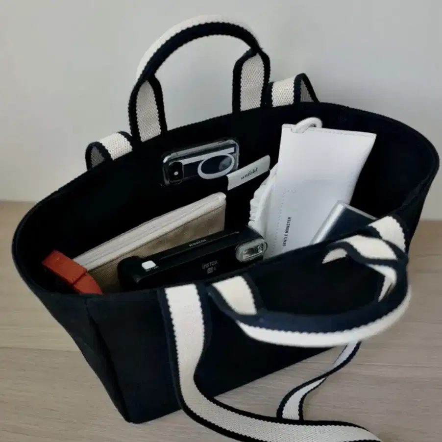 언폴드 Mini Two-tone Strap Bag (black)