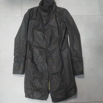 INCarnation 송아지 가죽 바이어스 버튼 코트